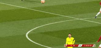 梅西被打得最惨的一次,梅西心酸瞬间