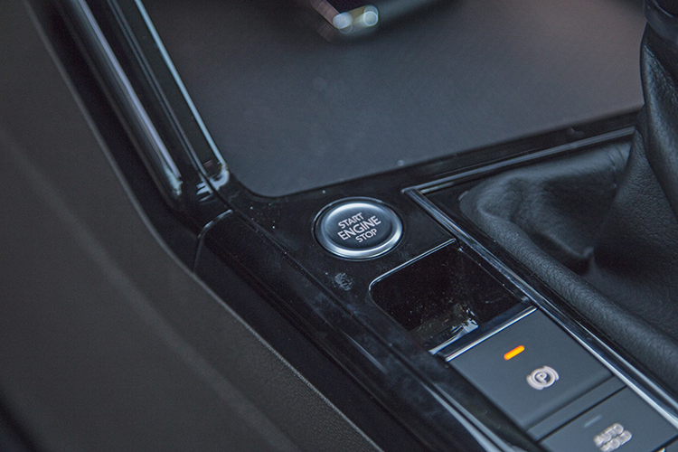 大众新能源制动系统报警,上汽大众油电混合帕萨特试驾