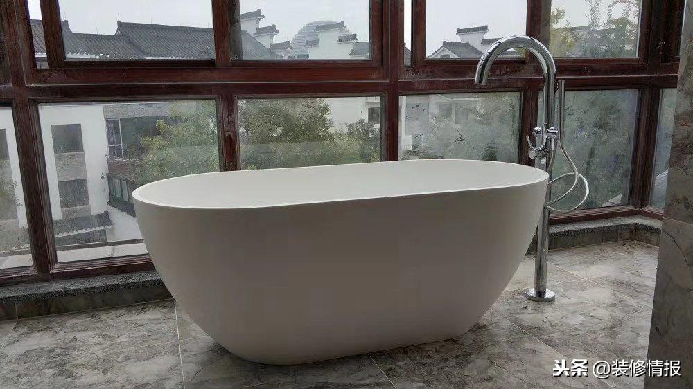 到底是直接买泡澡桶还是砌浴缸,到底是泡澡好还是冲澡好