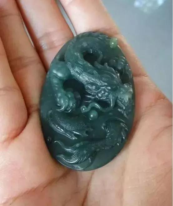 翡翠的8个误区：洗澡不能戴？只有缅甸产？原来这些年都被骗了