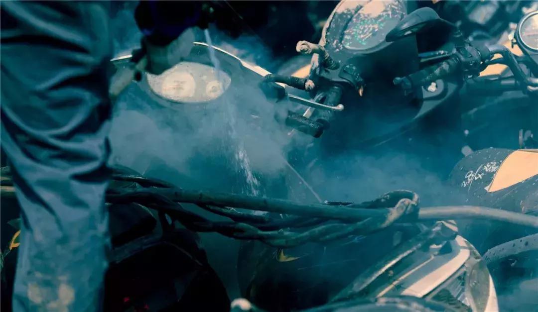 交警队查扣的摩托车最后怎么处理,被查扣物品怎么处理