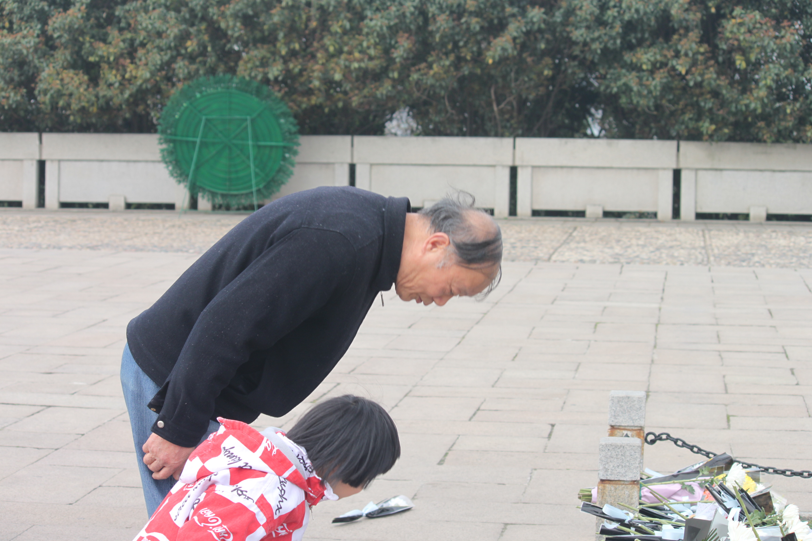雨花台烈士陵园24只花圈意义,雨花台烈士纪念碑凭吊仪式