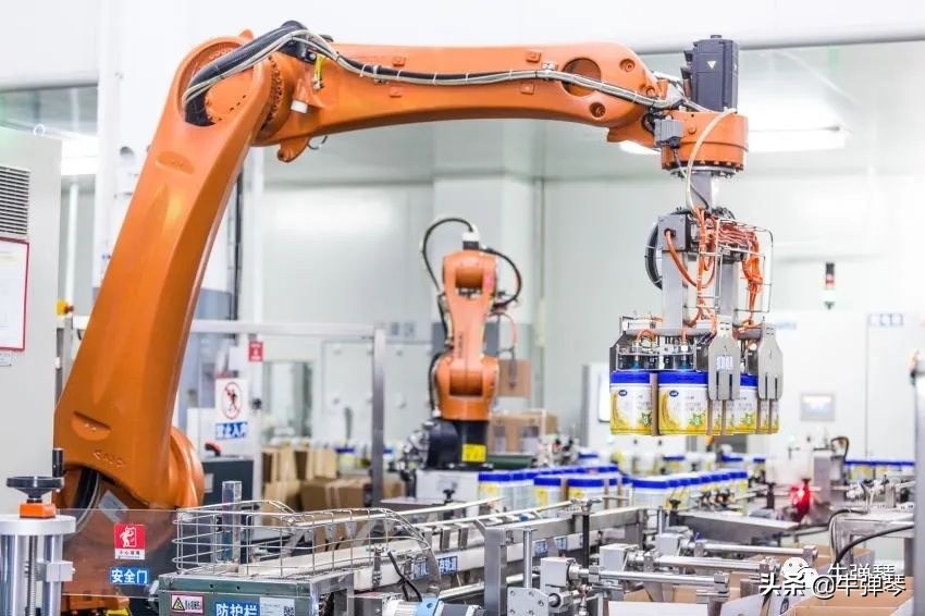 伟大祖国向勇攀高峰者致敬,大国风范致敬英雄