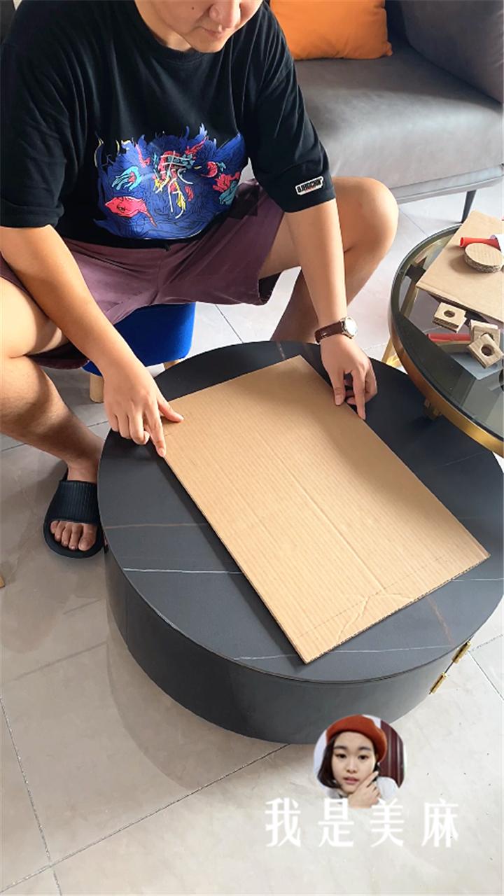 爸爸用纸板做的车,爸爸用纸箱做的变形汽车