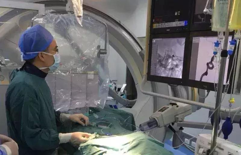 女孩跑完800米身体出现不适,12岁女孩子跑完600米后晕倒