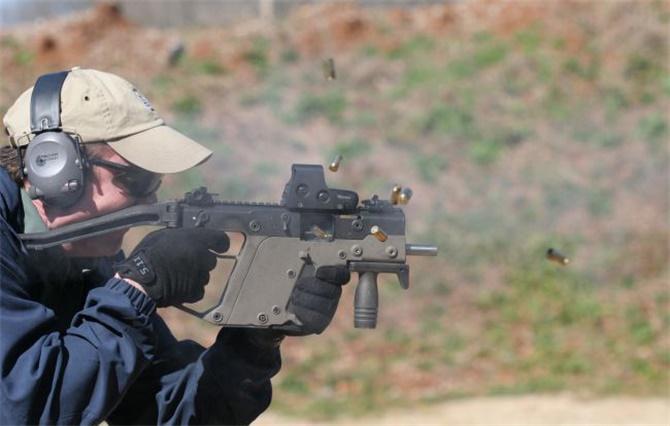 冲锋枪和自动步枪有什么区别,为什么冲锋枪被自动步枪取代