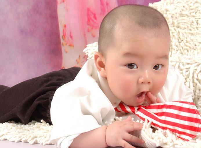 刚出生婴儿奶粉怎么选才是正确的,新出生婴儿奶粉要怎么选择