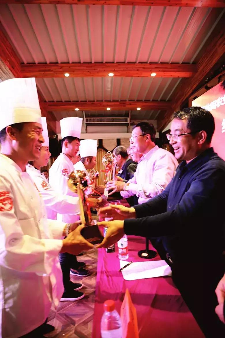 段跃平大师在五渡桥农庄菜品研修班上与学员分享学厨经历