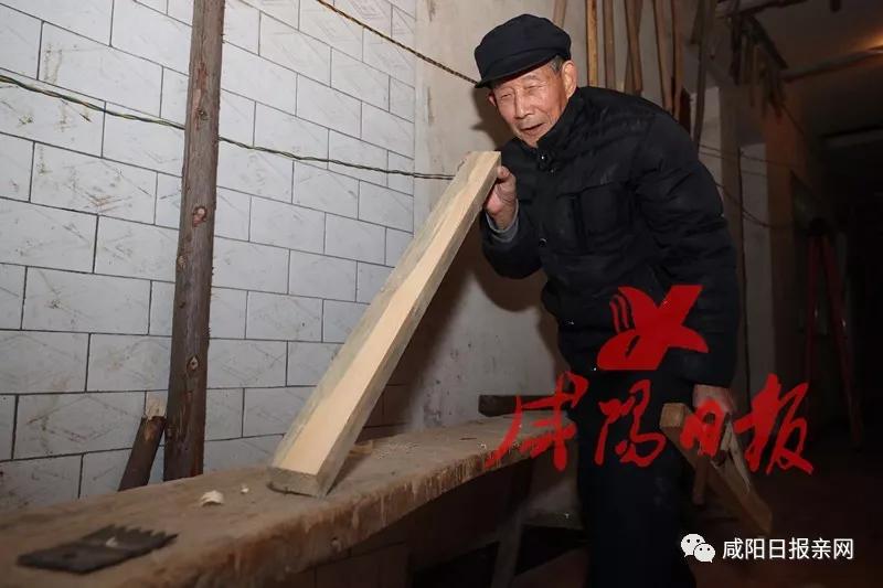 他匠心独具，一木一生