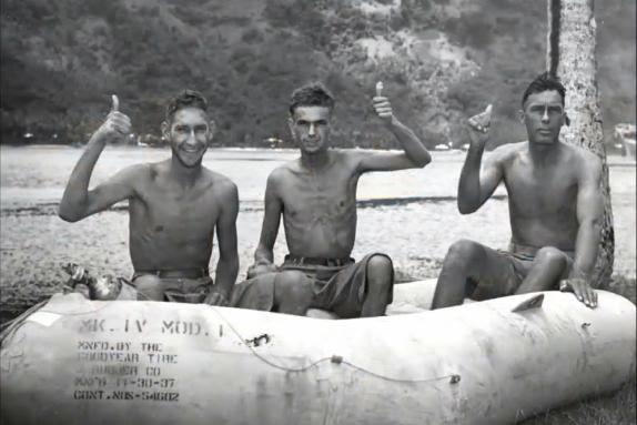 士兵被困海岛上,士兵被困在海上吃鲨鱼