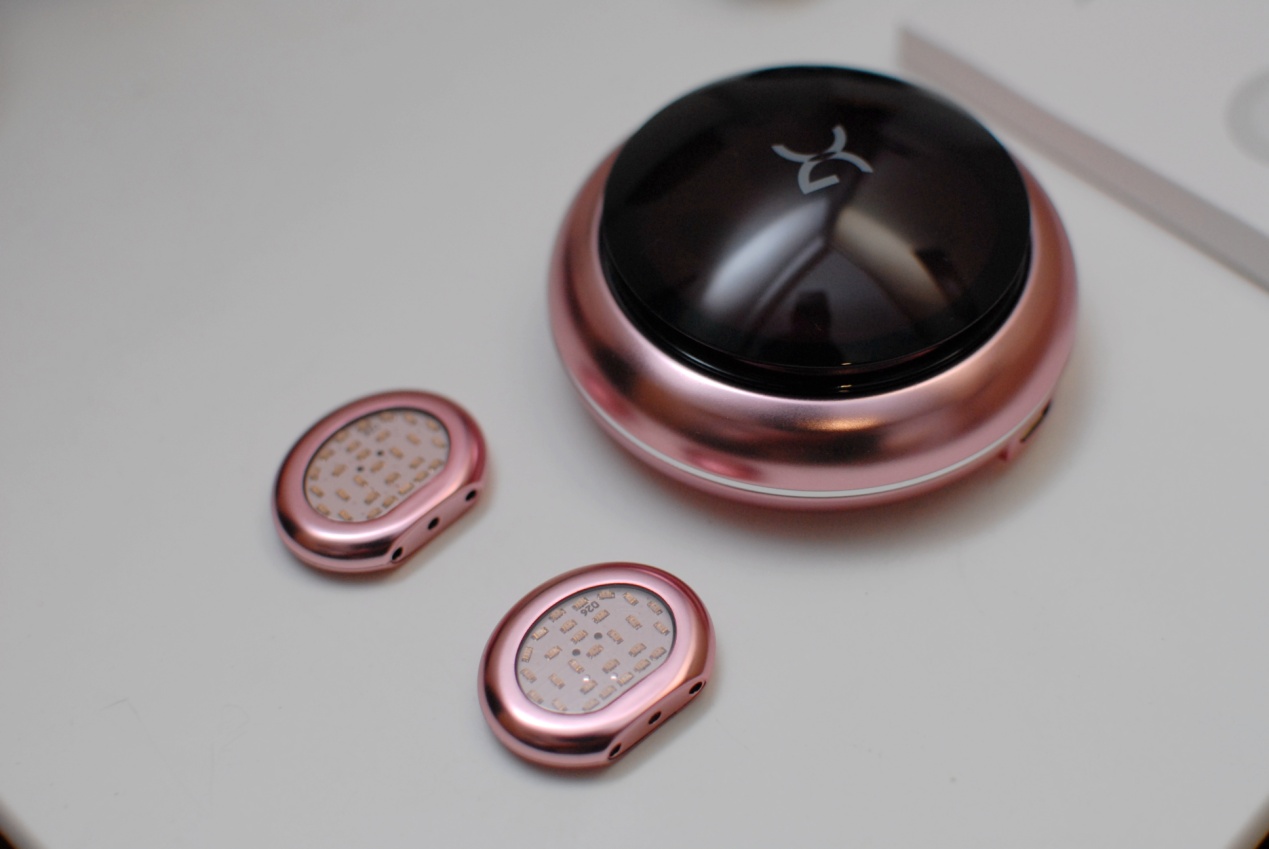 28倍冷光嫩肤，轻松抚走鱼尾纹：小米有品小光仙眼纹抚纹仪