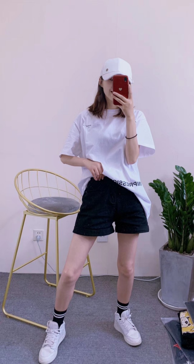 有需要买产品的朋友,有需要买衣服的朋友加微信