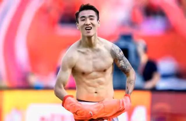 拒绝白斩鸡，中国足坛不缺肌肉男