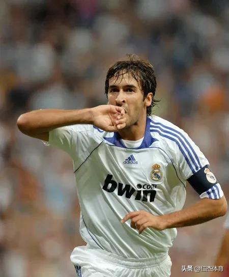 西班牙十大足球巨星现役,西班牙最帅足球明星