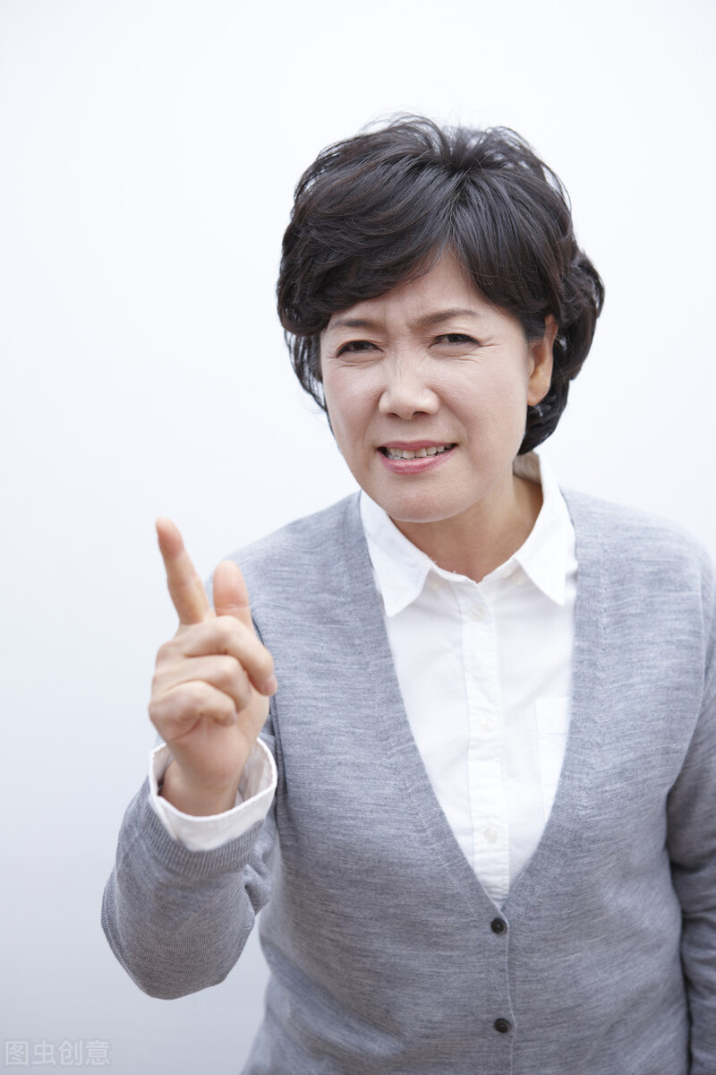 真的感觉我妈是搅家精，月子里搞事，我弟家迟早被她搅散，怎么办