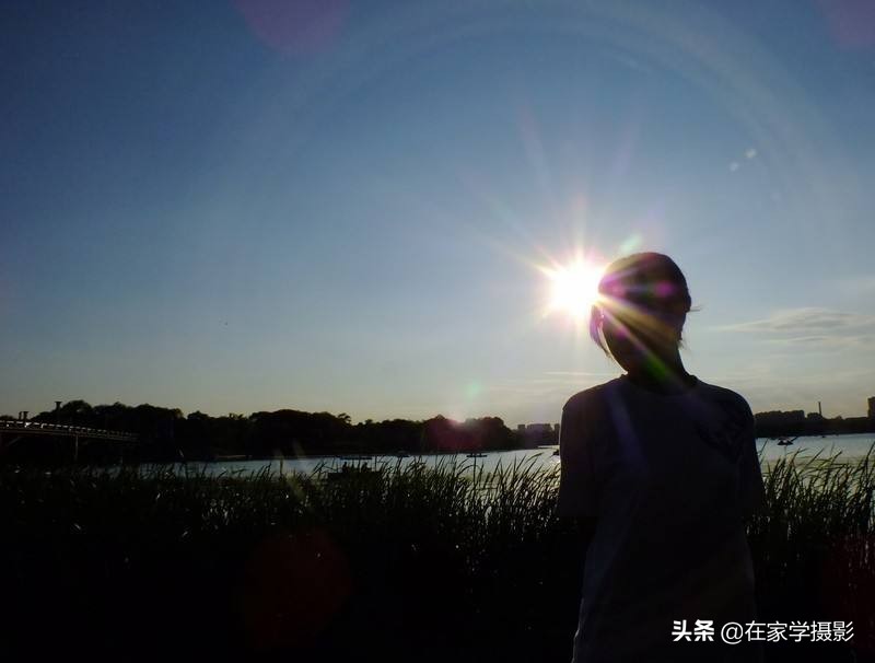 逆光拍摄人像脸黑的方法,相机拍出来人脸黑怎么办