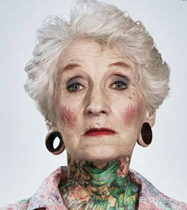 纹身的人老了会成什么,老了以后纹身会变成什么样