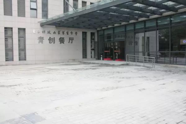 四川超级大学！坐拥15大网红餐厅，中央空调、电梯、免费网络全覆盖！