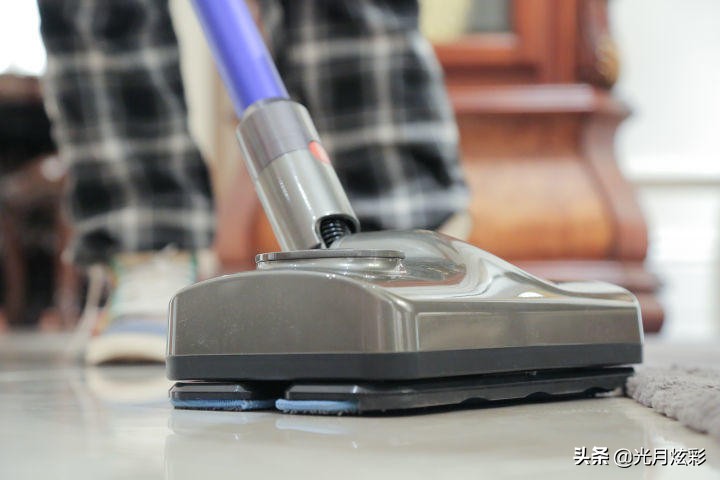家里有了戴森还用拖地吗,戴森吸地完还用拖把拖地么