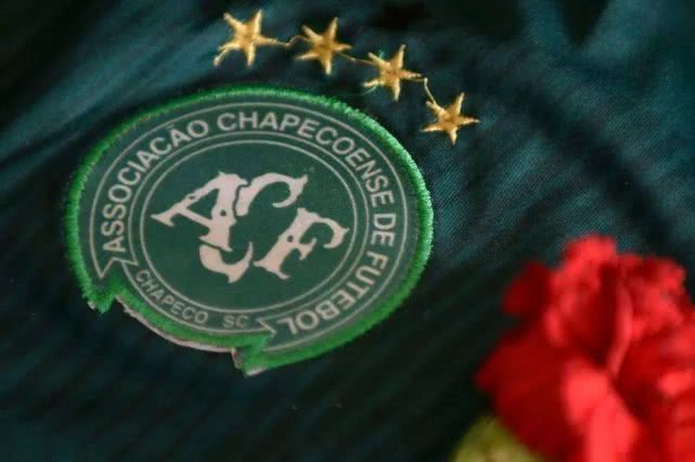 足球精神感动瞬间,足球明星与球迷感动瞬间