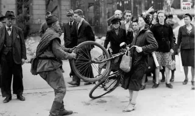 二战苏军解放奥地利,二战后为什么奥地利会被瓜分