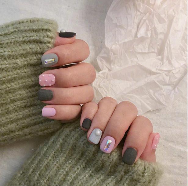 简约高级珍珠钻石美甲,钻石美甲款式简约