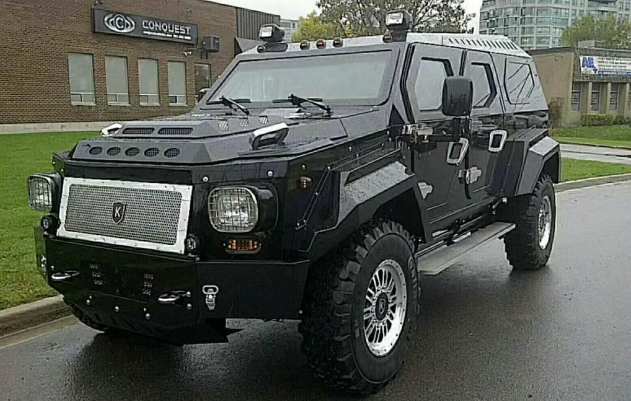 开千万“巨无霸”刚上路就被拦，女车主瞬间上头：凭啥不让我开？