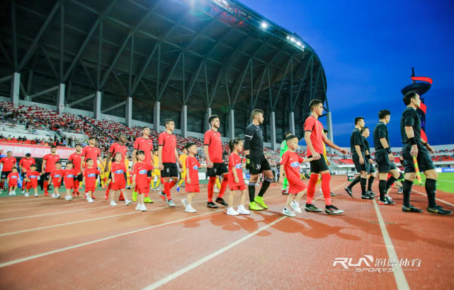 足球万人欢呼现场,足球比赛全场轰动