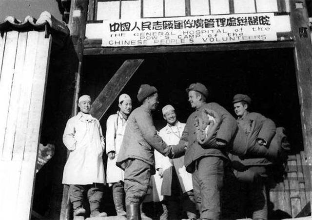 志愿军战俘营的特殊待遇：衣服鞋子定制的，开设运动会还有奖品拿