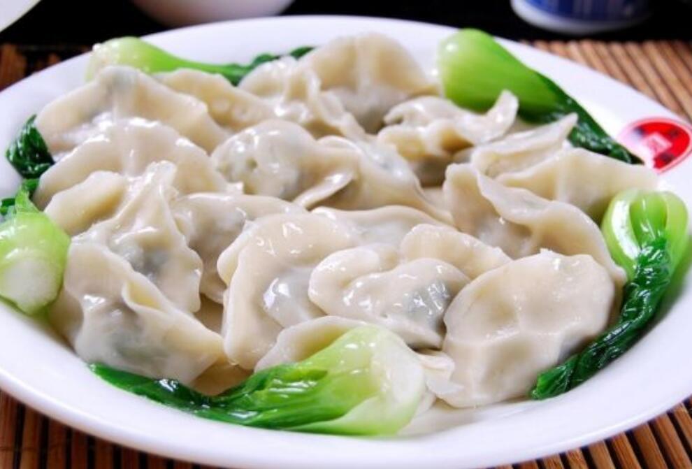 春节为何要挂灯笼放鞭炮，这样做有何意义呢？