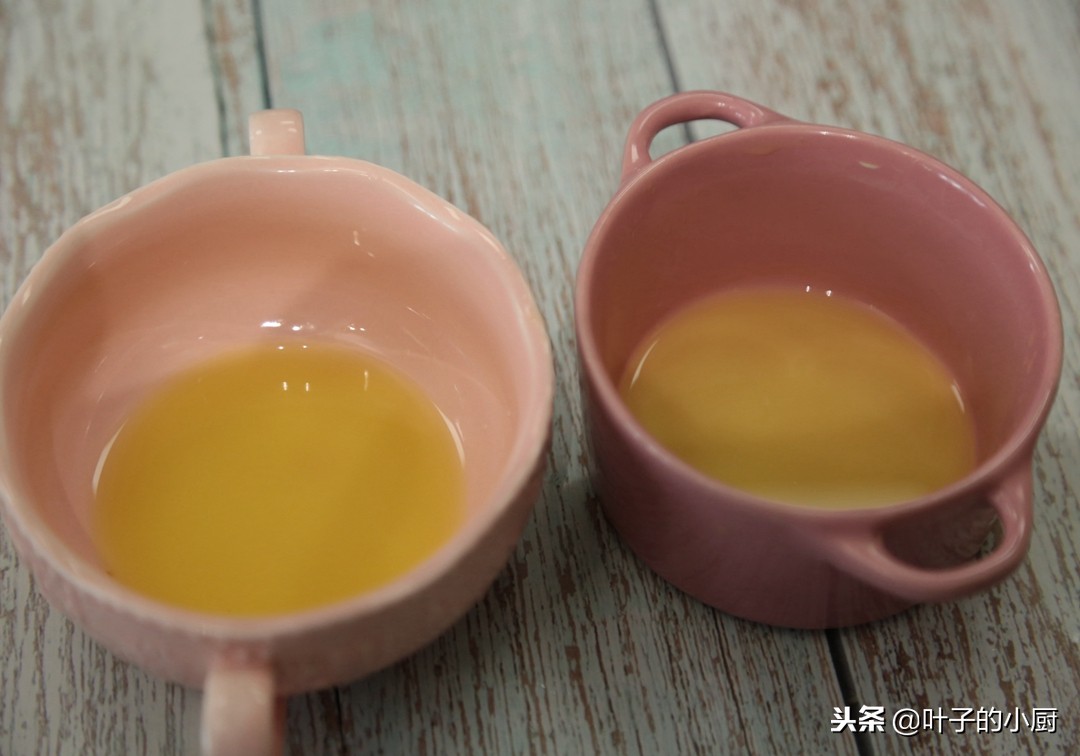 姜撞奶做法不凝固的原因,冬日甜品生姜奶不用锅煮