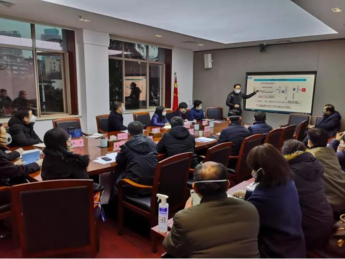 硬核小护姐表白汉警,援鄂医护表白民警