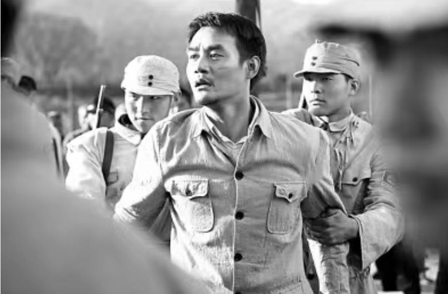 1937年，一位红军旅长连开2枪杀害16岁女友，毛主席含泪写下批示