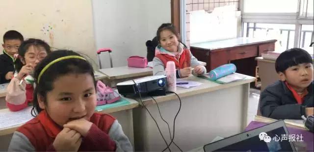 三年级想象作文老鼠乘纸飞机,纸飞机的作文三年级