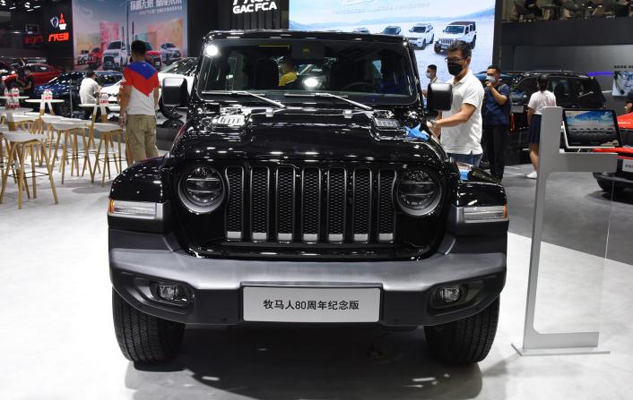 新款陆巡车,陆巡超帅越野视频