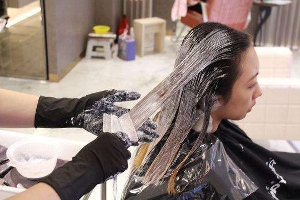 孕期染头发,孕期染头发对胎儿有影响吗