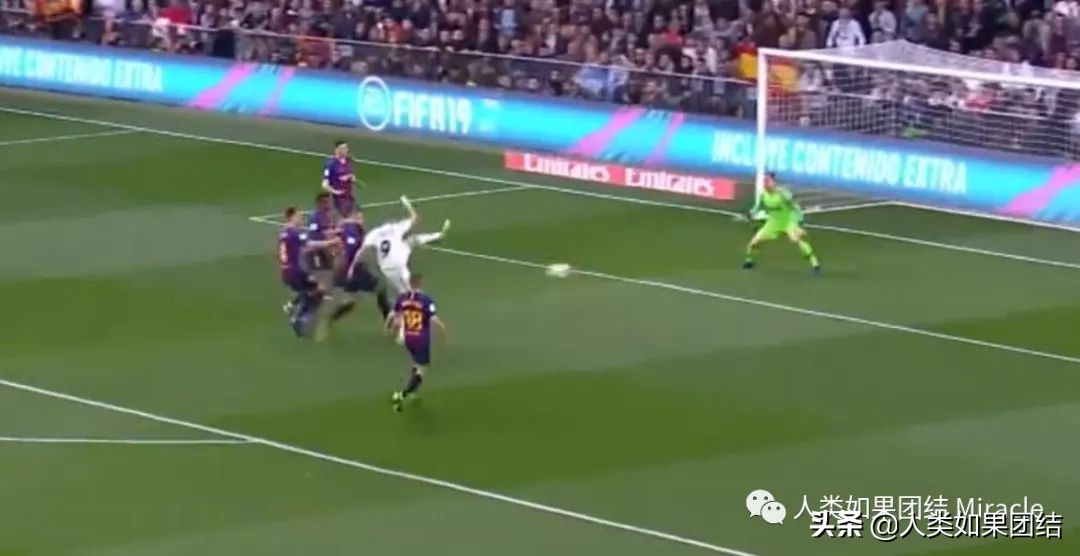 皇马，饼来了，我不要！巴萨，饼来了，真香！