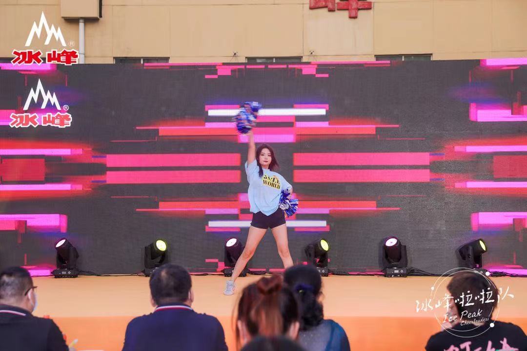 冰峰啦啦队助力十四运,冰峰汽水赞助球队