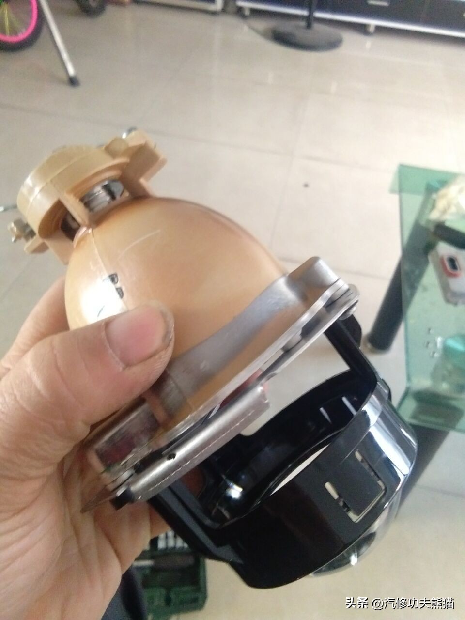 别克凯越换车灯灯泡,别克凯越换车灯