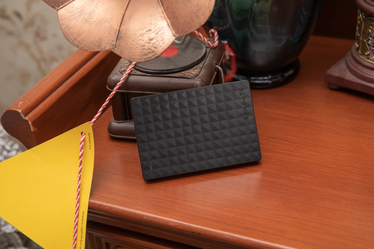 希捷新睿翼3tb移动硬盘3.5寸,希捷睿翼硬盘介绍