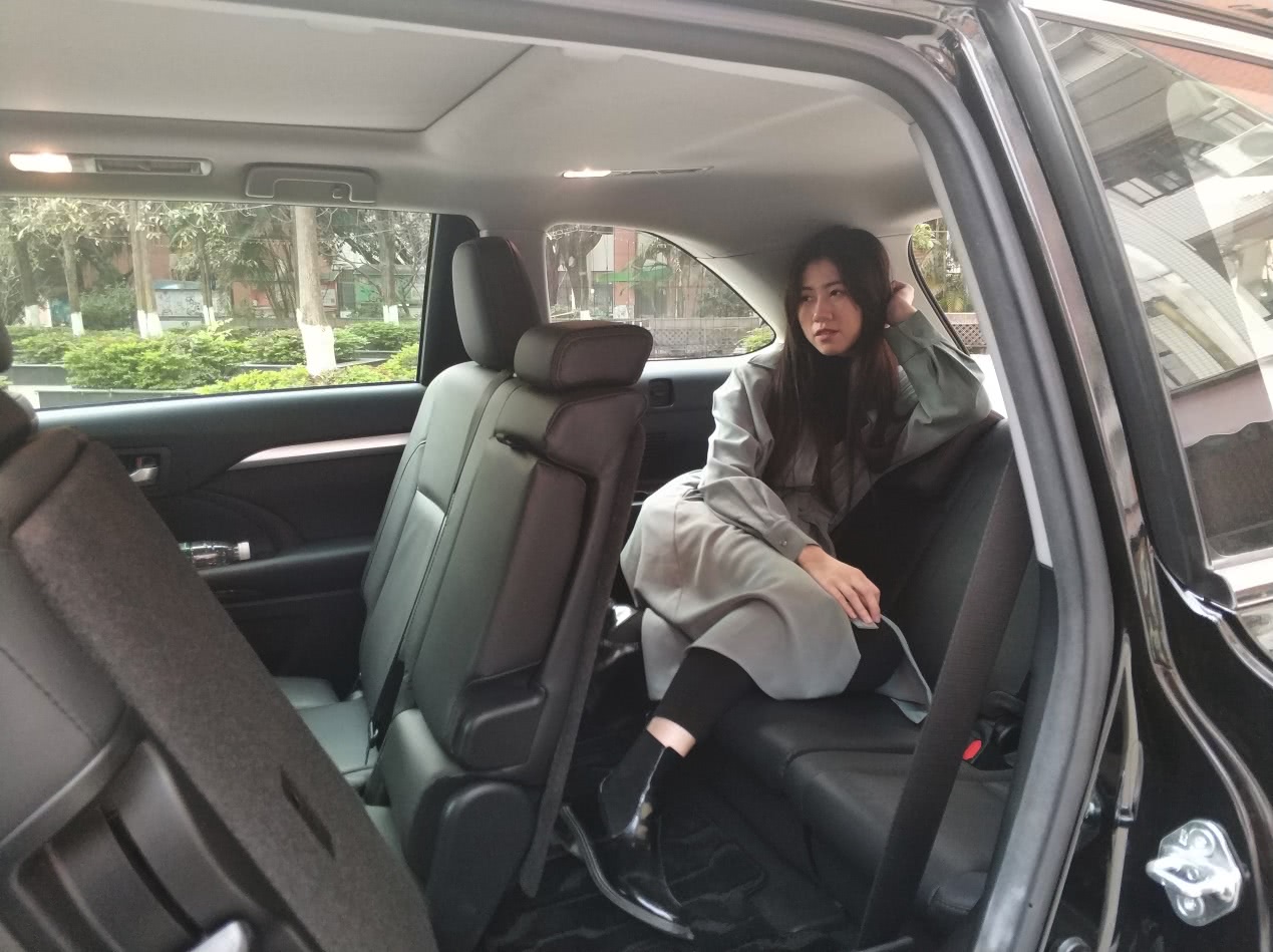 小姐姐试驾汉兰达,试驾丰田小型车