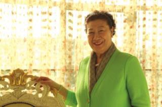 52岁大妈赚5个亿,退休大妈50多岁开始创业年赚百亿