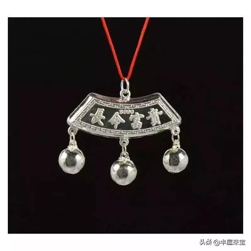 李湘晒奢华珠宝 (李湘戴的珍珠项链)