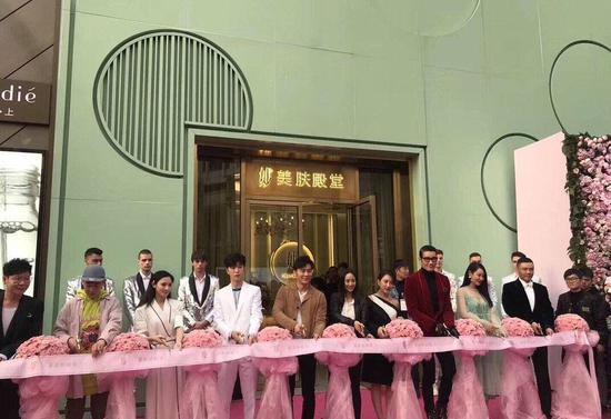 范冰冰该不该重回娱乐圈,娱乐圈混不上去就去拍戏