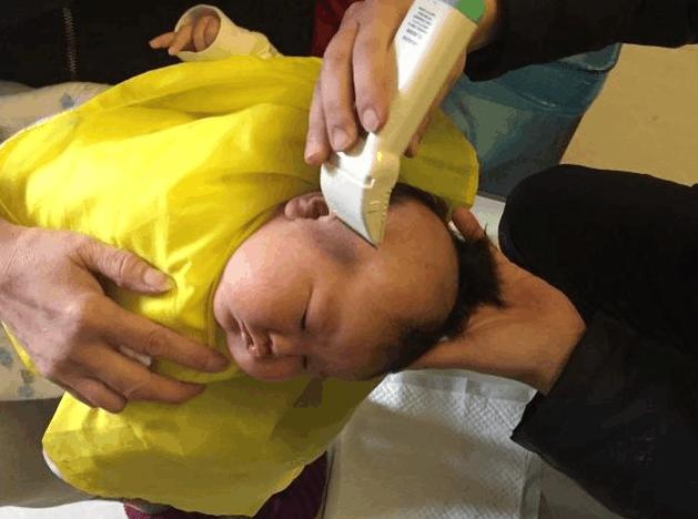 新生儿要不要剃光头,新生儿一定要剃满月头发吗