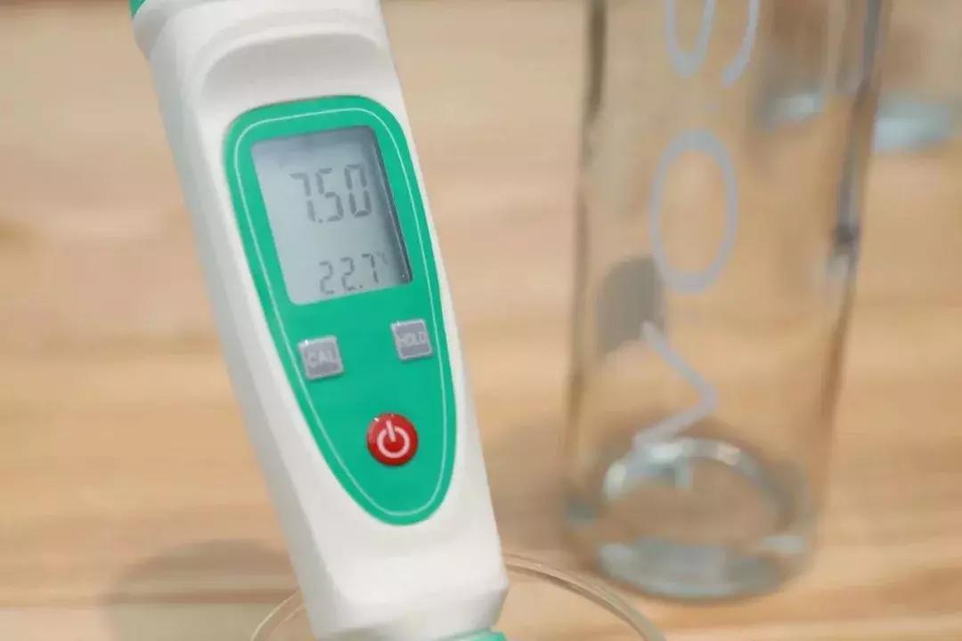 高端矿泉水对比纯净水哪家好,真正的高端矿泉水