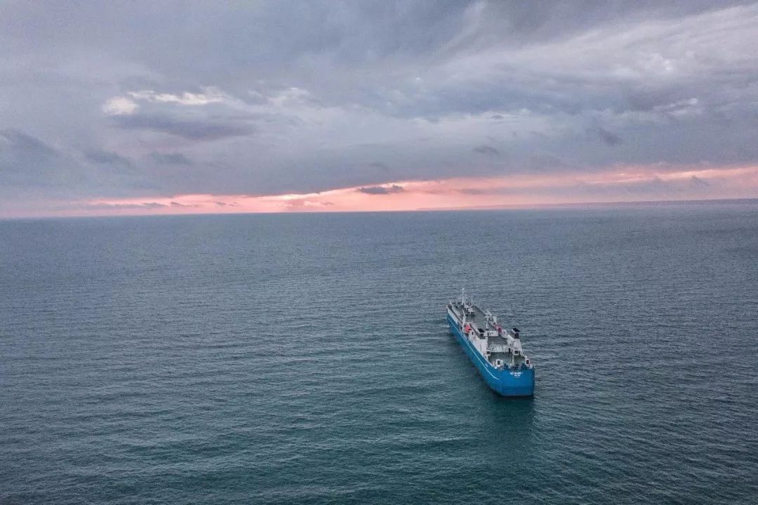 95后开着五菱环游世界,95后开面包车环游世界