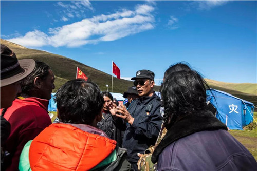 警察80岁,八零后白发民警