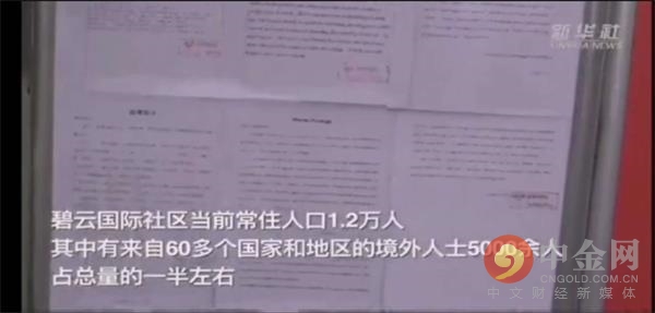 戴口罩扫码排队,戴口罩有序排队