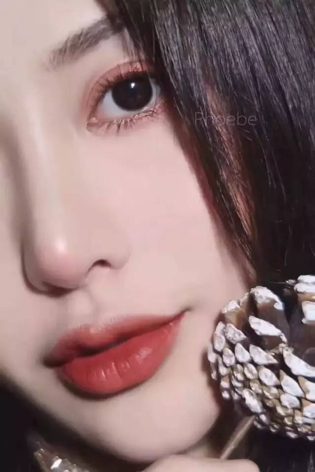 美瞳新手推荐日抛还是半年抛,新手戴美瞳应该注意一些什么